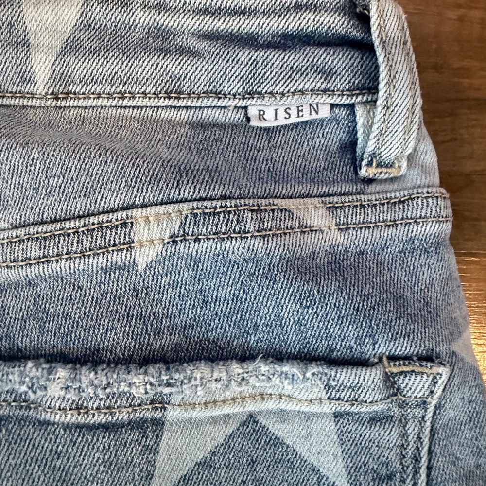 Risen High Rise Wide Leg Star Print Jeans, size 11/30 Stretchy Light Wash Ankle - Picture 12 of 13